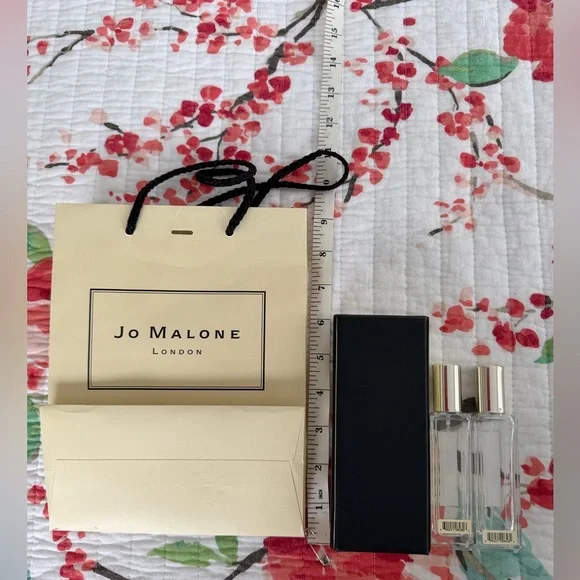 Jo Malone two empty perfume bottles, box and gift bag - Picture 3 of 8